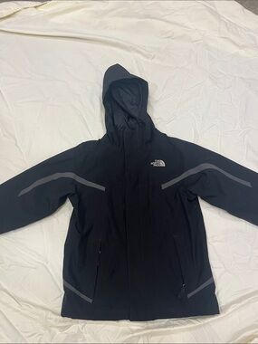 The North Face Black Hooded Shell Rain Jacket. Boys 7/8 Small
